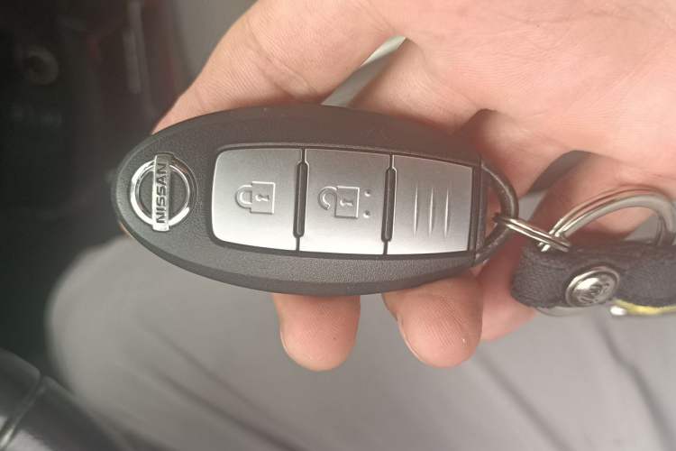 Used Nissan X-Trail 2015 2.0L CVT Comfort MAX Edition 2WD Vehicle Key