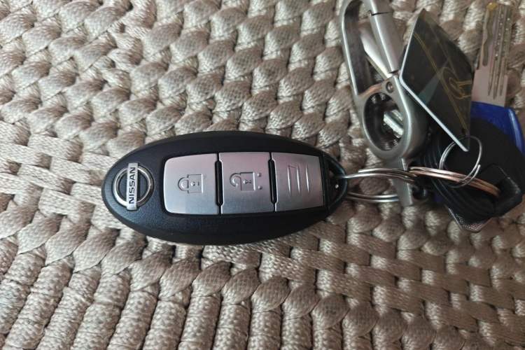 Used Nissan X-Trail 2015 2.0L CVT Comfort MAX Edition 2WD Vehicle Key