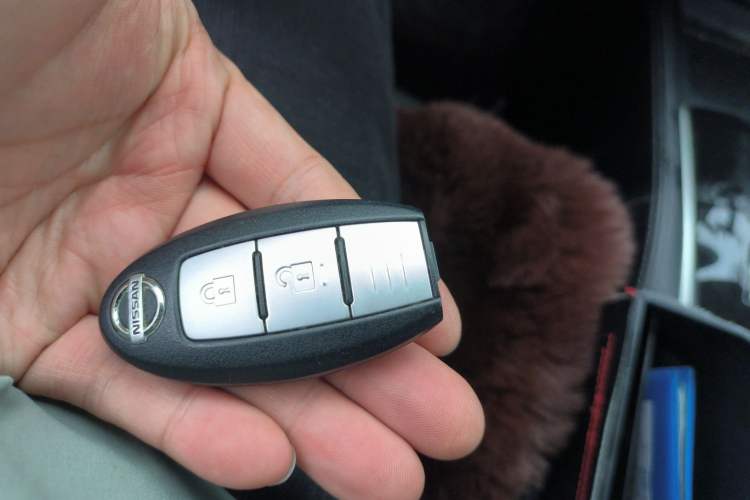 Used Nissan X-Trail 2015 2.0L CVT Comfort MAX Edition 2WD Vehicle Key