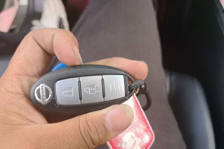 Used Nissan X-Trail 2015 2.0L CVT Comfort MAX Edition 2WD Vehicle Key