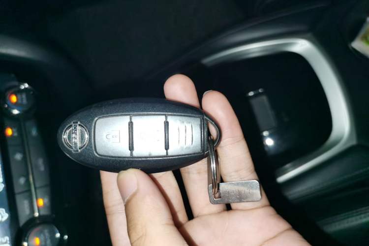 Used Nissan X-Trail 2015 2.0L CVT Comfort MAX Edition 2WD Vehicle Key