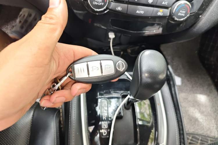 Used Nissan X-Trail 2015 2.0L CVT Comfort MAX Edition 2WD Vehicle Key