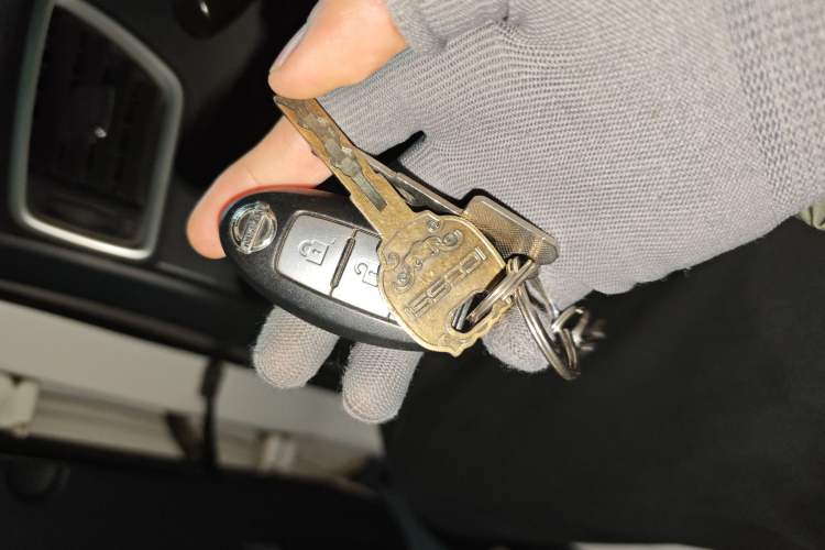 Used Nissan X-Trail 2015 2.0L CVT Comfort MAX Edition 2WD Vehicle Key