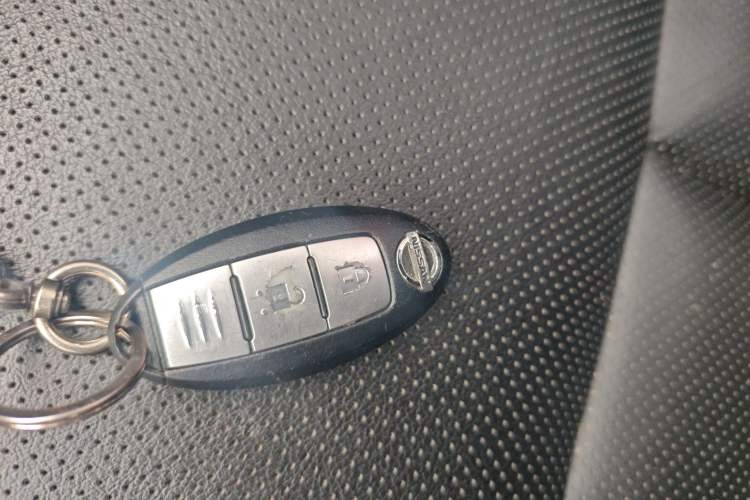 Used Nissan X-Trail 2015 2.0L CVT Comfort MAX Edition 2WD Vehicle Key