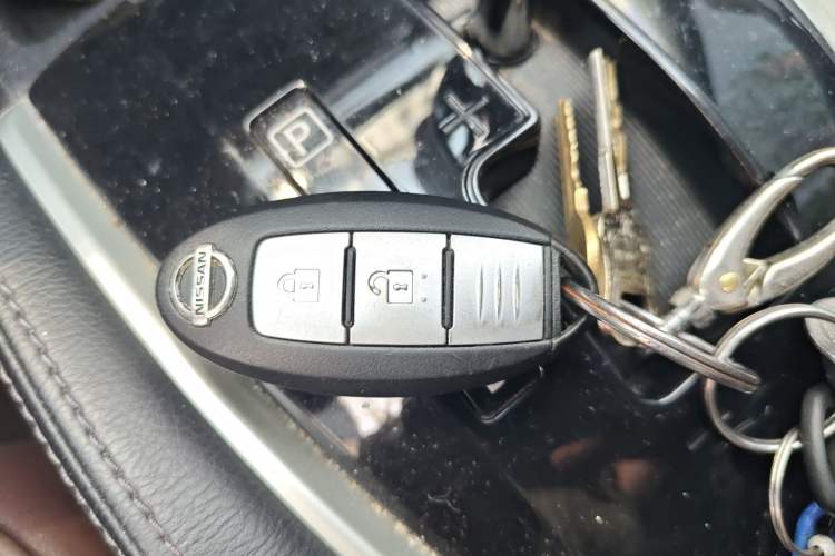 Used Nissan X-Trail 2015 2.0L CVT Comfort MAX Edition 2WD Vehicle Key