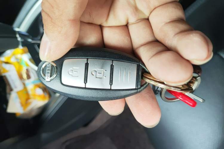 Used Nissan X-Trail 2015 2.0L CVT Comfort MAX Edition 2WD Vehicle Key