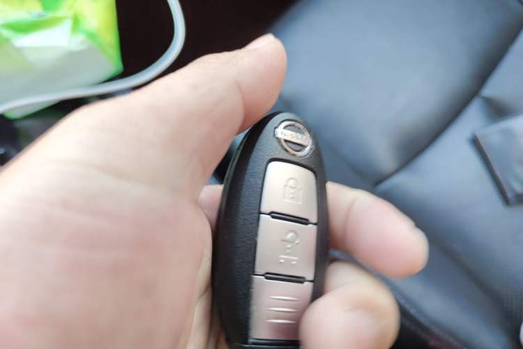 Used Nissan X-Trail 2015 2.0L CVT Comfort MAX Edition 2WD Vehicle Key
