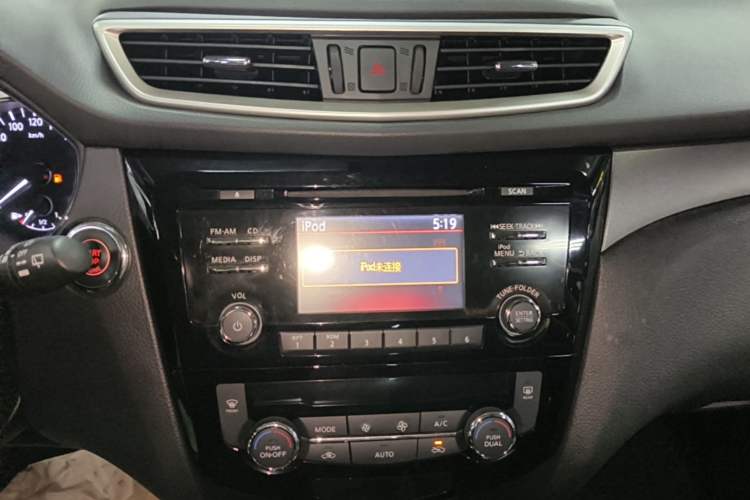 Used Nissan X-Trail 2015 2.0L CVT Comfort MAX Edition 2WD Audio And AC Panel