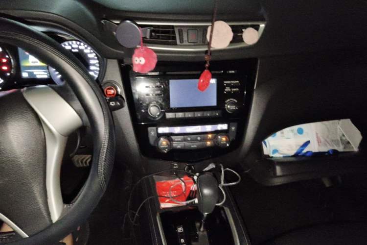 Used Nissan X-Trail 2015 2.0L CVT Comfort MAX Edition 2WD Audio And AC Panel