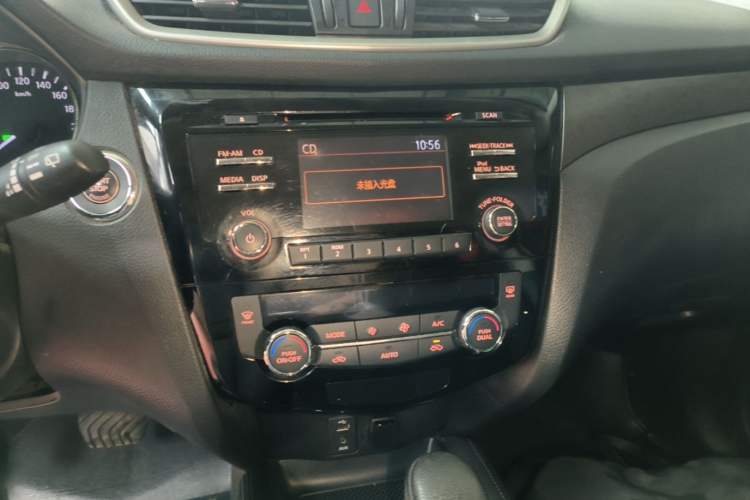 Used Nissan X-Trail 2015 2.0L CVT Comfort MAX Edition 2WD Audio And AC Panel