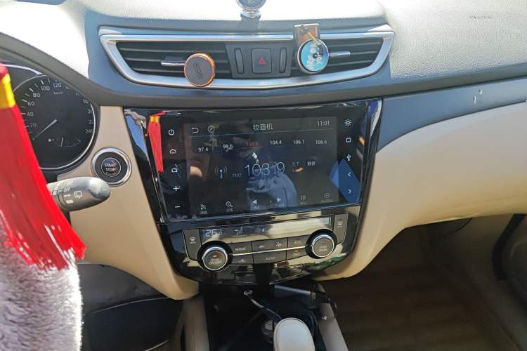 Used Nissan X-Trail 2015 2.0L CVT Comfort MAX Edition 2WD Audio And AC Panel