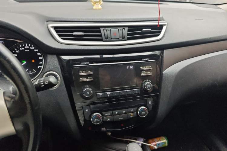 Used Nissan X-Trail 2015 2.0L CVT Comfort MAX Edition 2WD Audio And AC Panel