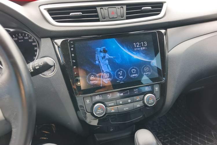 Used Nissan X-Trail 2015 2.0L CVT Comfort MAX Edition 2WD Audio And AC Panel