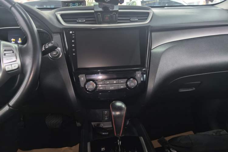 Used Nissan X-Trail 2015 2.0L CVT Comfort MAX Edition 2WD Audio And AC Panel