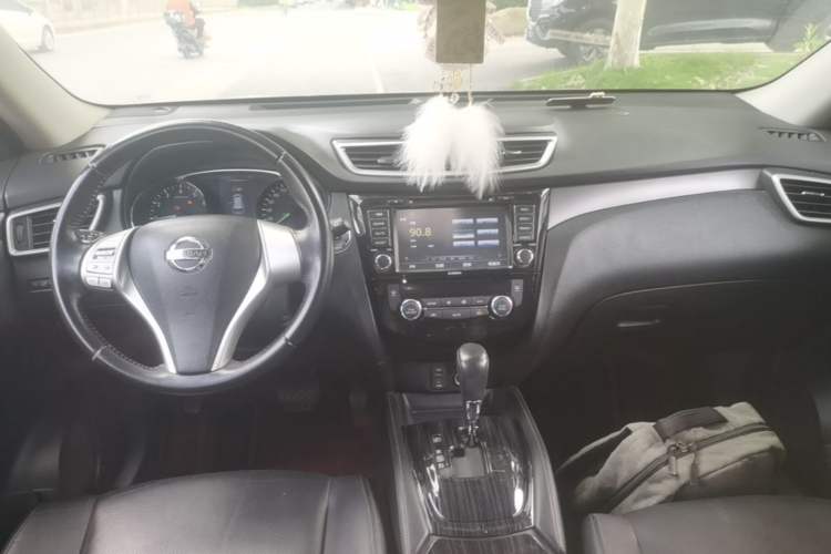 Used Nissan X-Trail 2015 2.0L CVT Comfort MAX Edition 2WD Center Console
