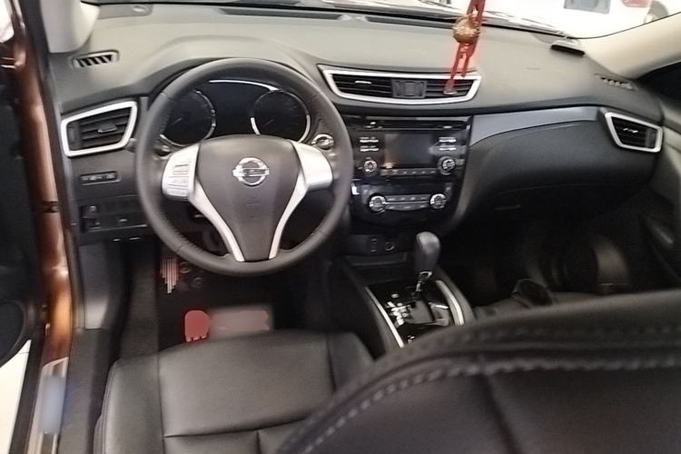 Used Nissan X-Trail 2015 2.0L CVT Comfort MAX Edition 2WD Center Console