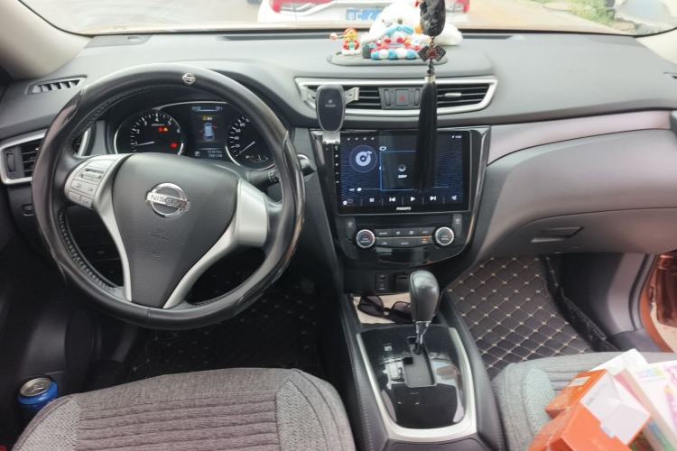 Used Nissan X-Trail 2015 2.0L CVT Comfort MAX Edition 2WD Center Console