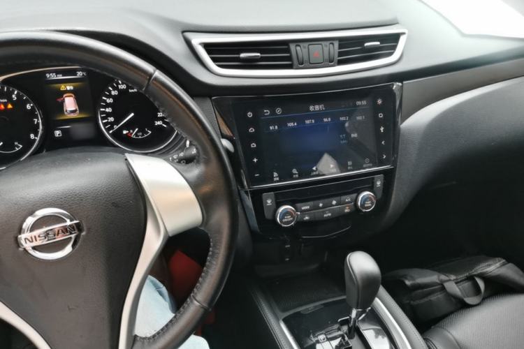 Used Nissan X-Trail 2015 2.0L CVT Comfort MAX Edition 2WD Center Console
