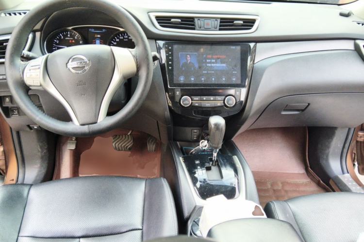 Used Nissan X-Trail 2015 2.0L CVT Comfort MAX Edition 2WD Center Console