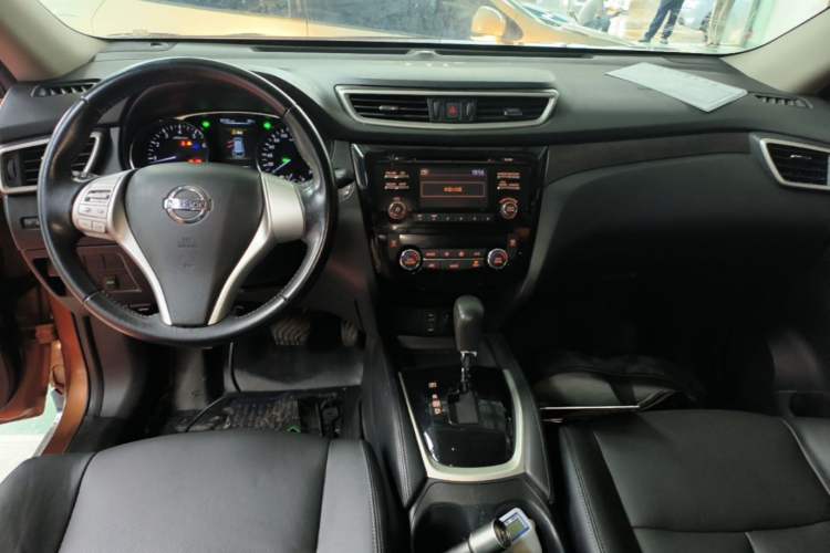 Used Nissan X-Trail 2015 2.0L CVT Comfort MAX Edition 2WD Center Console