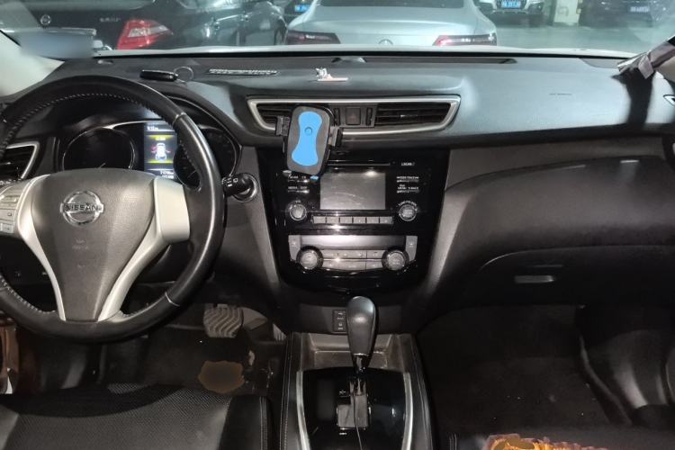 Used Nissan X-Trail 2015 2.0L CVT Comfort MAX Edition 2WD Center Console