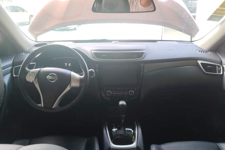 Used Nissan X-Trail 2015 2.0L CVT Comfort MAX Edition 2WD Center Console