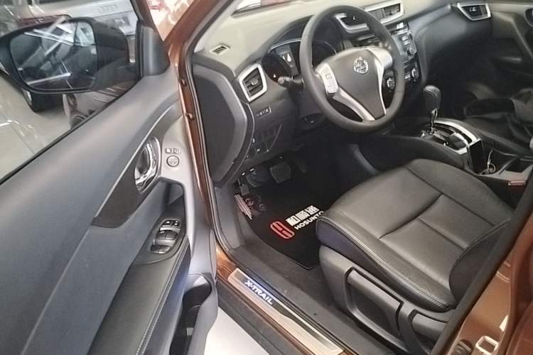 Used Nissan X-Trail 2015 2.0L CVT Comfort MAX Edition 2WD Driver Seat