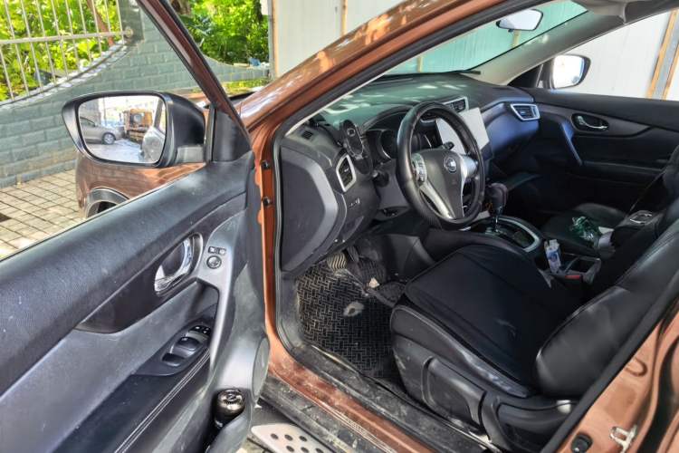Used Nissan X-Trail 2015 2.0L CVT Comfort MAX Edition 2WD Driver Seat