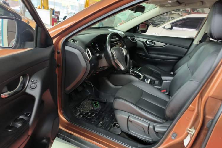 Used Nissan X-Trail 2015 2.0L CVT Comfort MAX Edition 2WD Driver Seat