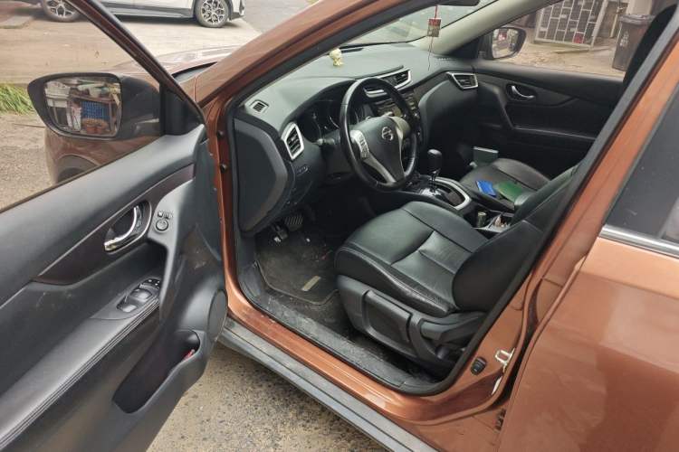 Used Nissan X-Trail 2015 2.0L CVT Comfort MAX Edition 2WD Driver Seat