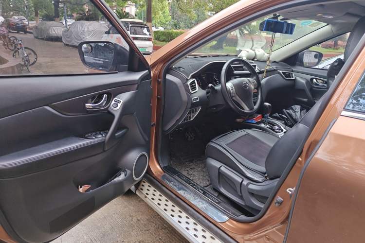 Used Nissan X-Trail 2015 2.0L CVT Comfort MAX Edition 2WD Driver Seat
