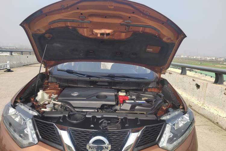 Used Nissan X-Trail 2015 2.0L CVT Comfort MAX Edition 2WD Engine Bay