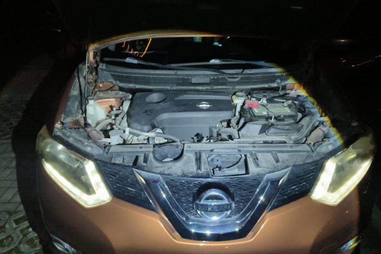 Used Nissan X-Trail 2015 2.5L CVT Leading MAX Edition 4WD Engine Bay