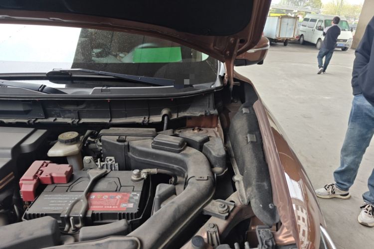 Used Nissan X-Trail 2015 2.0L CVT Comfort MAX Edition 2WD Engine Bay Left