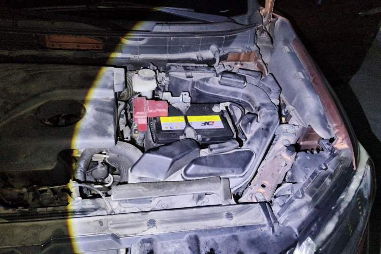Used Nissan X-Trail 2015 2.0L CVT Comfort MAX Edition 2WD Engine Bay Left