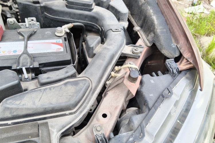 Used Nissan X-Trail 2015 2.0L CVT Comfort MAX Edition 2WD Engine Bay Left