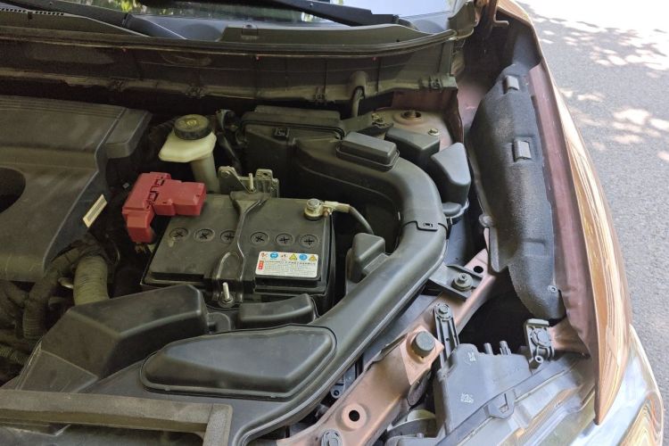 Used Nissan X-Trail 2015 2.0L CVT Comfort MAX Edition 2WD Engine Bay Left