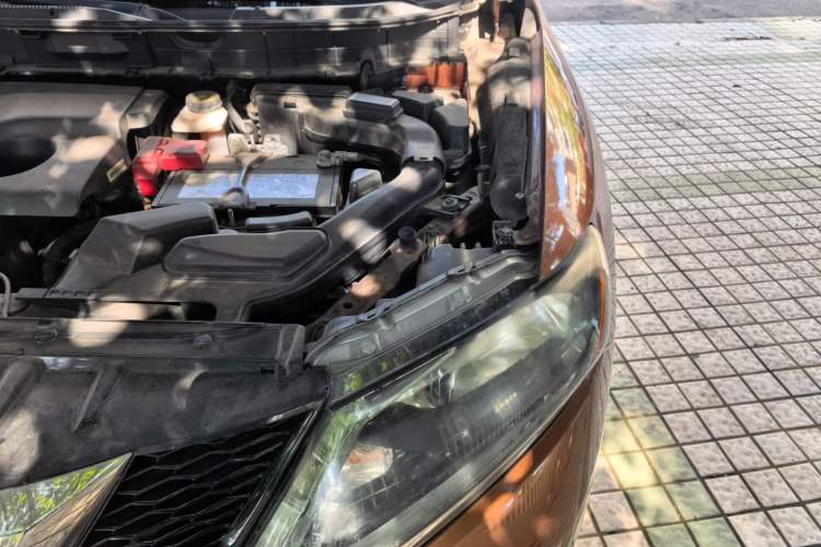 Used Nissan X-Trail 2015 2.0L CVT Comfort MAX Edition 2WD Engine Bay Left