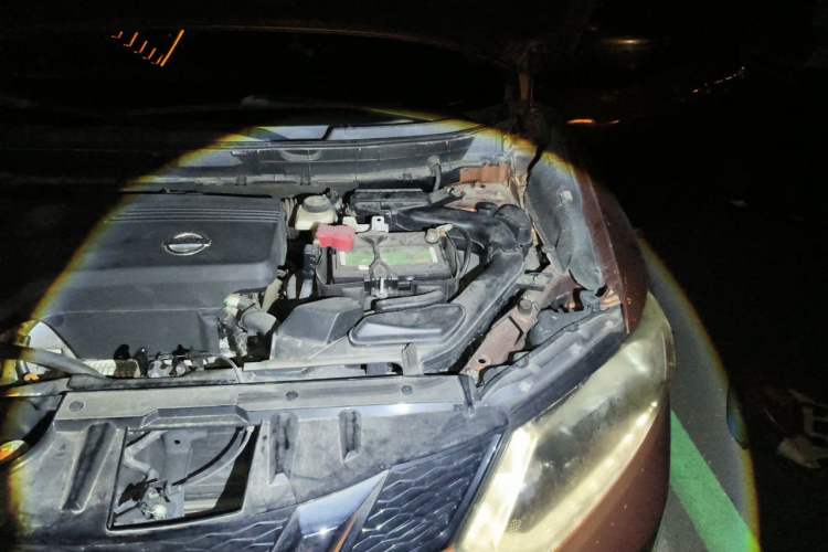Used Nissan X-Trail 2015 2.5L CVT Leading MAX Edition 4WD Engine Bay Left