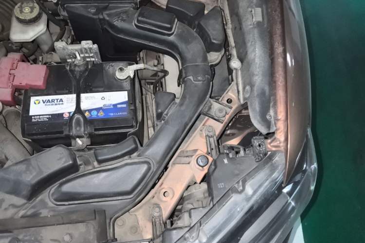 Used Nissan X-Trail 2015 2.0L CVT Comfort MAX Edition 2WD Engine Bay Left
