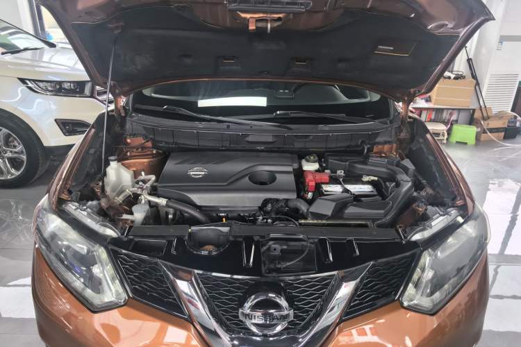 Used Nissan X-Trail 2015 2.0L CVT Comfort MAX Edition 2WD Engine Bay