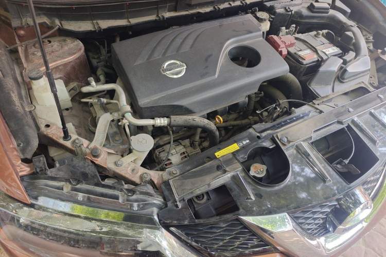 Used Nissan X-Trail 2015 2.0L CVT Comfort MAX Edition 2WD Engine Bay Right