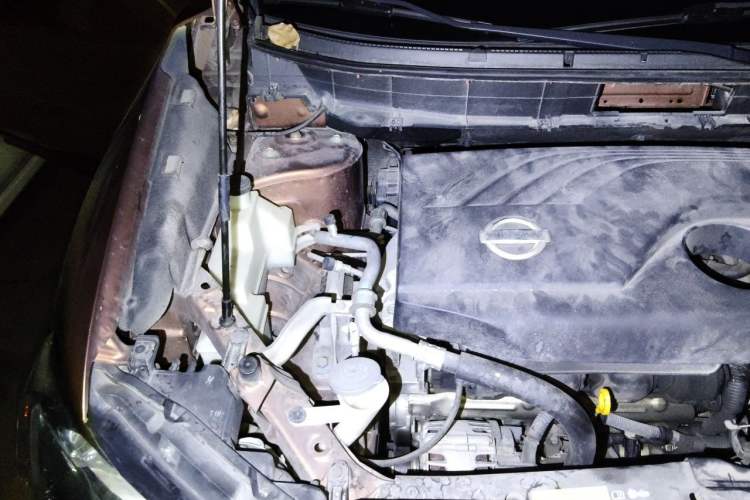 Used Nissan X-Trail 2015 2.0L CVT Comfort MAX Edition 2WD Engine Bay Right
