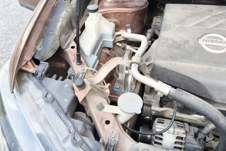 Used Nissan X-Trail 2015 2.0L CVT Comfort MAX Edition 2WD Engine Bay Right