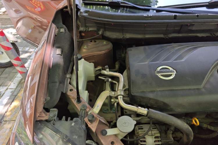 Used Nissan X-Trail 2015 2.0L CVT Comfort MAX Edition 2WD Engine Bay Right