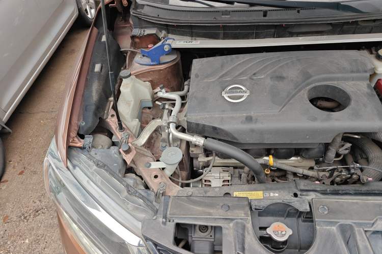 Used Nissan X-Trail 2015 2.0L CVT Comfort MAX Edition 2WD Engine Bay Right