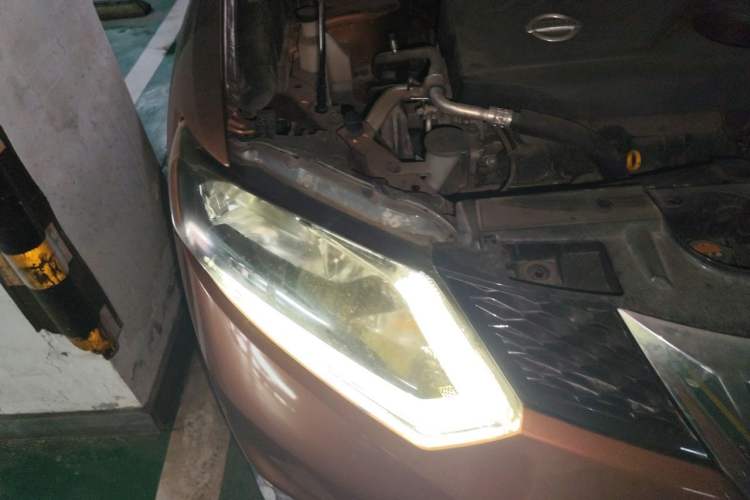 Used Nissan X-Trail 2015 2.0L CVT Comfort MAX Edition 2WD Engine Bay Right