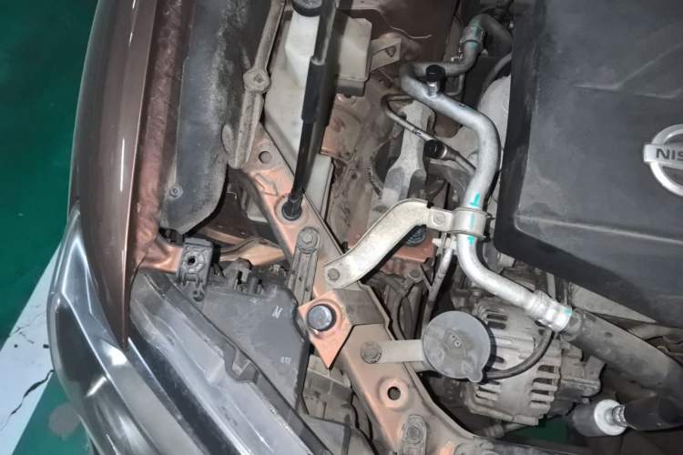 Used Nissan X-Trail 2015 2.0L CVT Comfort MAX Edition 2WD Engine Bay Right