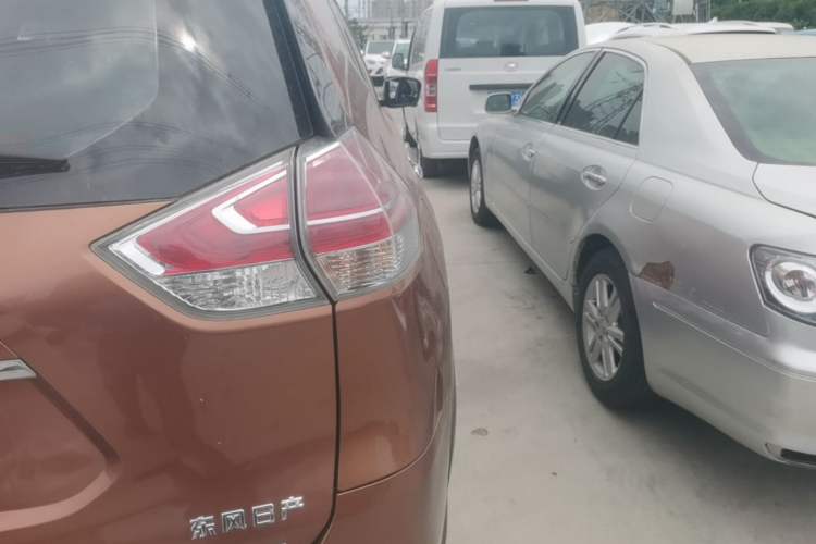 Used Nissan X-Trail 2015 2.0L CVT Comfort MAX Edition 2WD Exterior 3