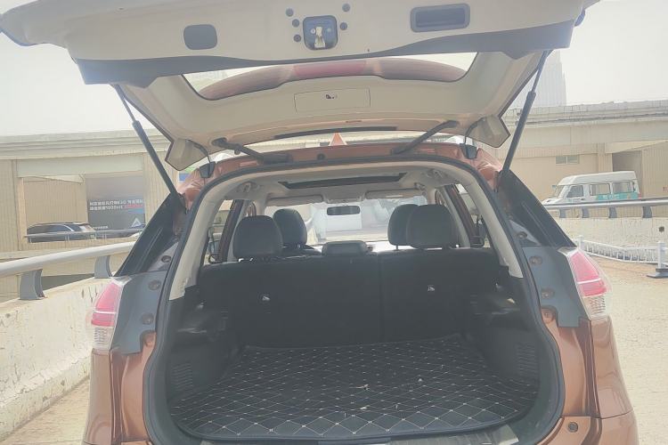 Used Nissan X-Trail 2015 2.0L CVT Comfort MAX Edition 2WD Exterior 4
